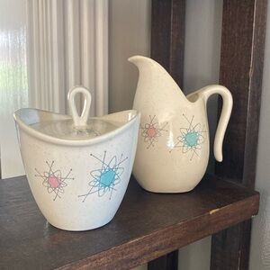 Beautiful Vintage MCM Grant Crest Tempo Cream & Sugar set. No chips or blemishes